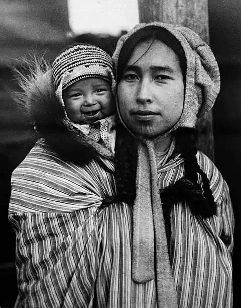 Inuit mother and child 