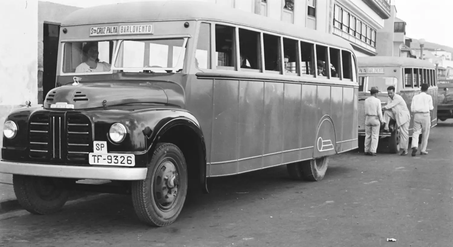 Guagua en la Avenida Marítima