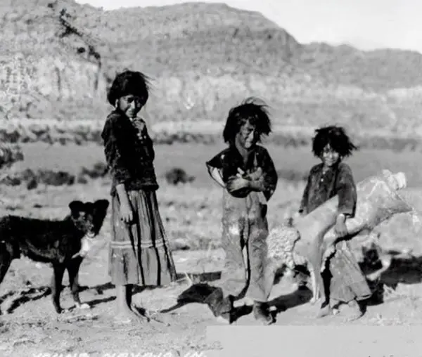 Young Navajo traders.