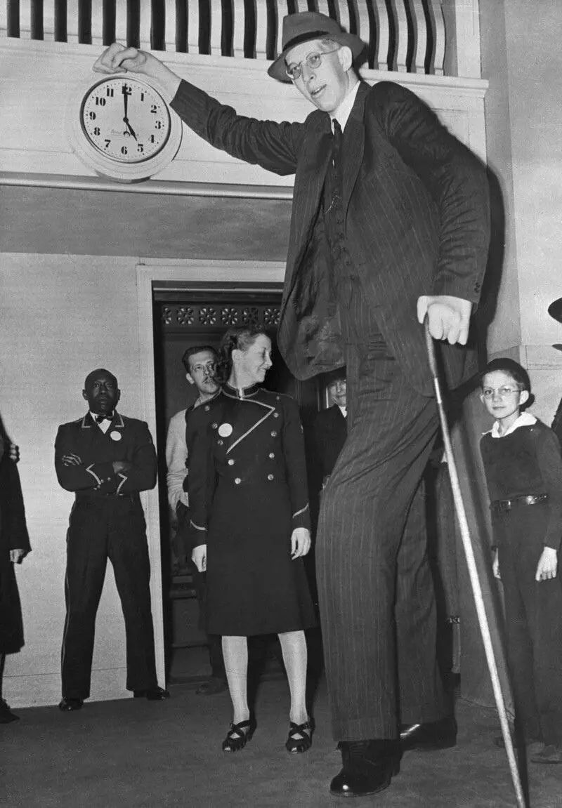 The Tallest Man in Human History
