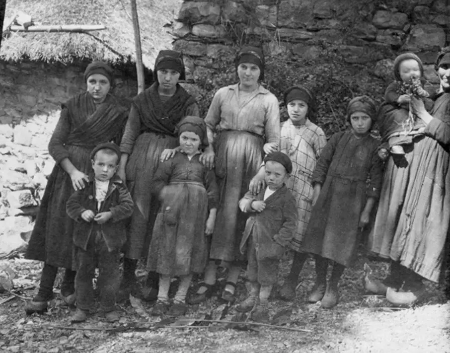 Grupo de niños y niñas 