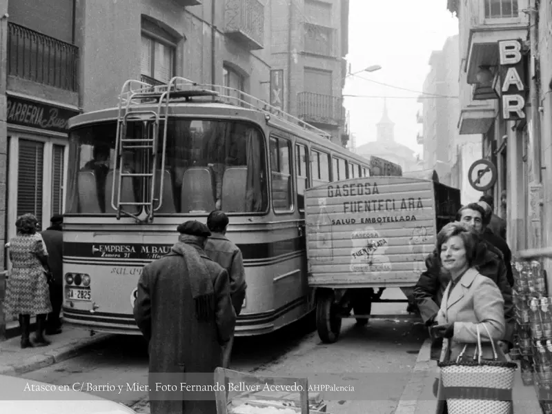 Atasco en la calle Barrio y Mier.
