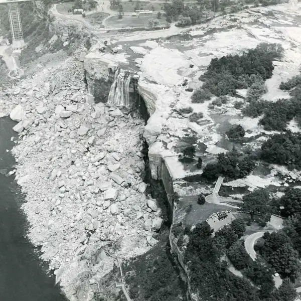 Niagara Falls without water