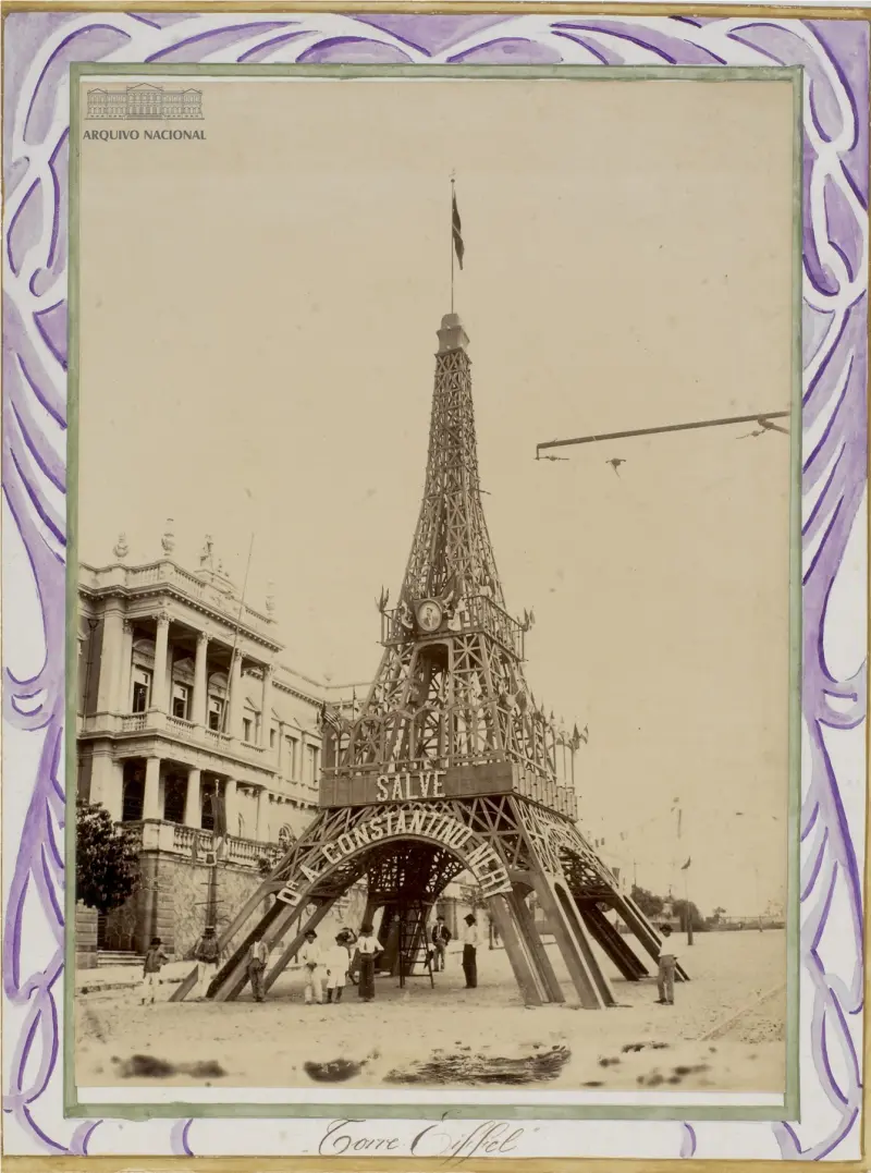 RÉPLICA DA TORRE EIFFEL