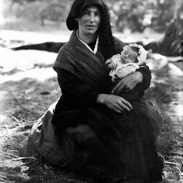 Retrato de un madre con su bebé.