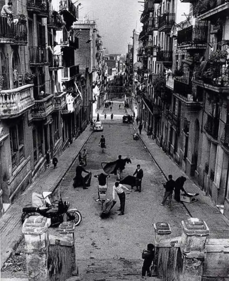 Escuela taurina callejera EN POBLE SEC