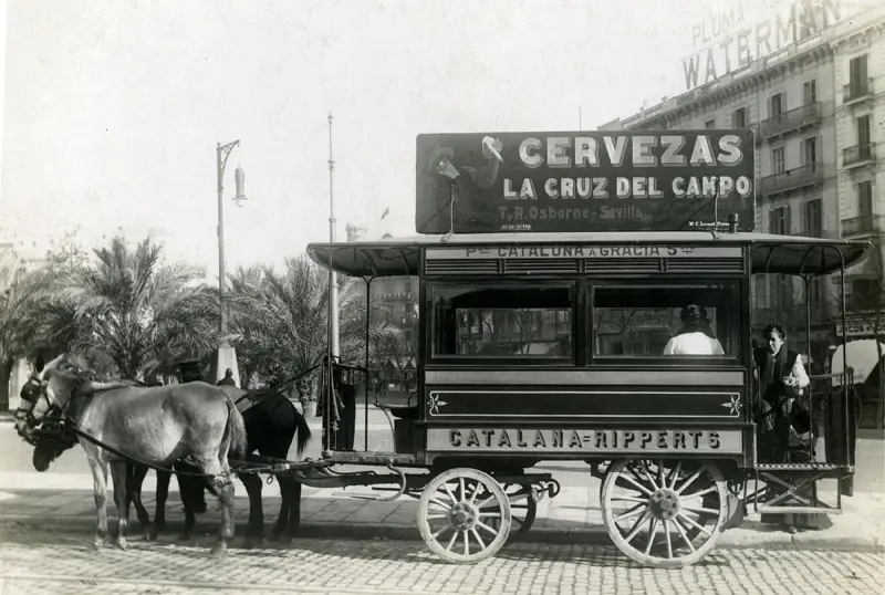 Tranvía Ripperts en la Plaça de Catalunya.