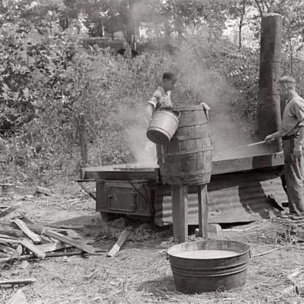 Boiling sugarcane juice
