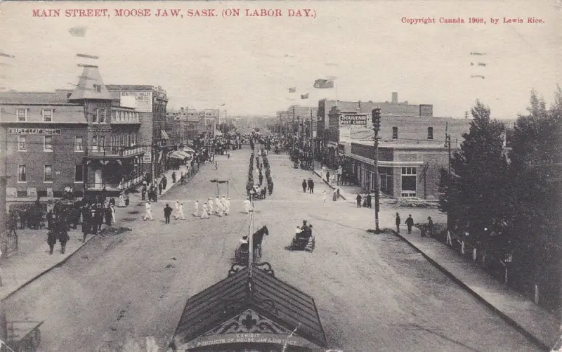 MAIN ST IN LABOUR DAY 