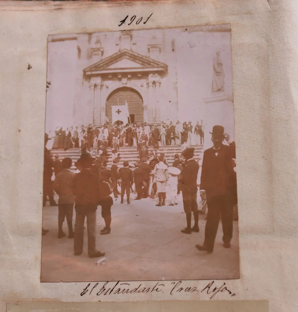 Estandarte de Cruz Roja - Plaza de España