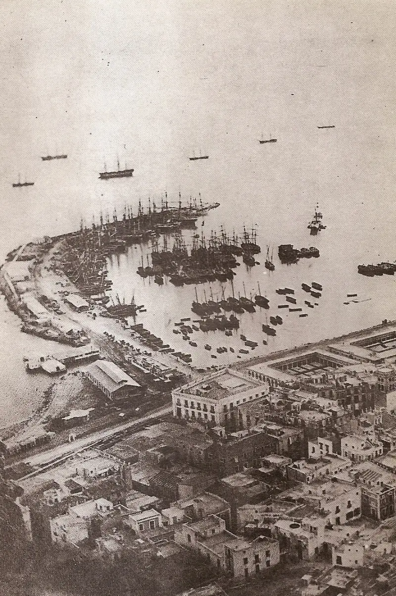 Vista del puerto desde el castillo