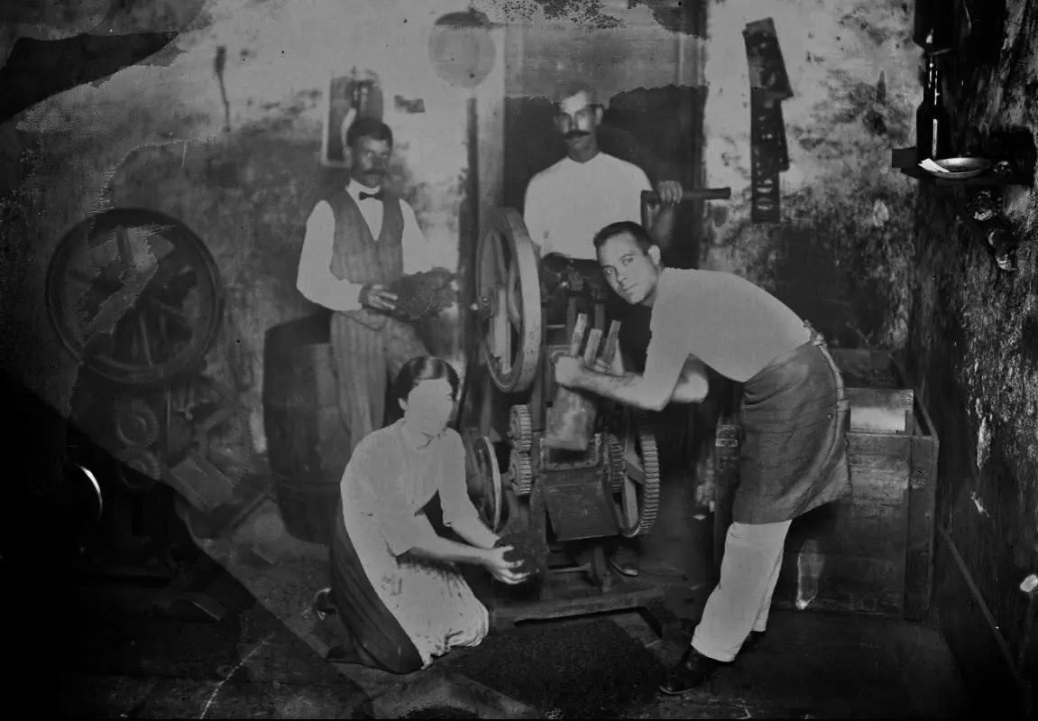 Trabajando el tabaco en Las Breñas. 