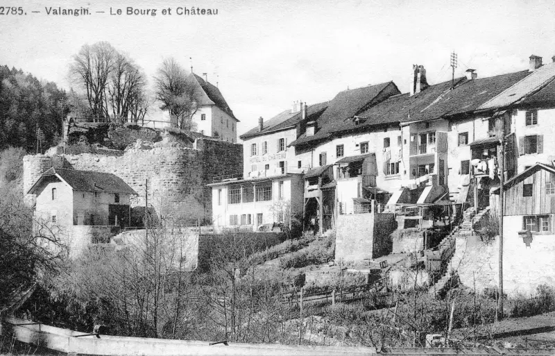 LE BOURGE ET CHATEAU