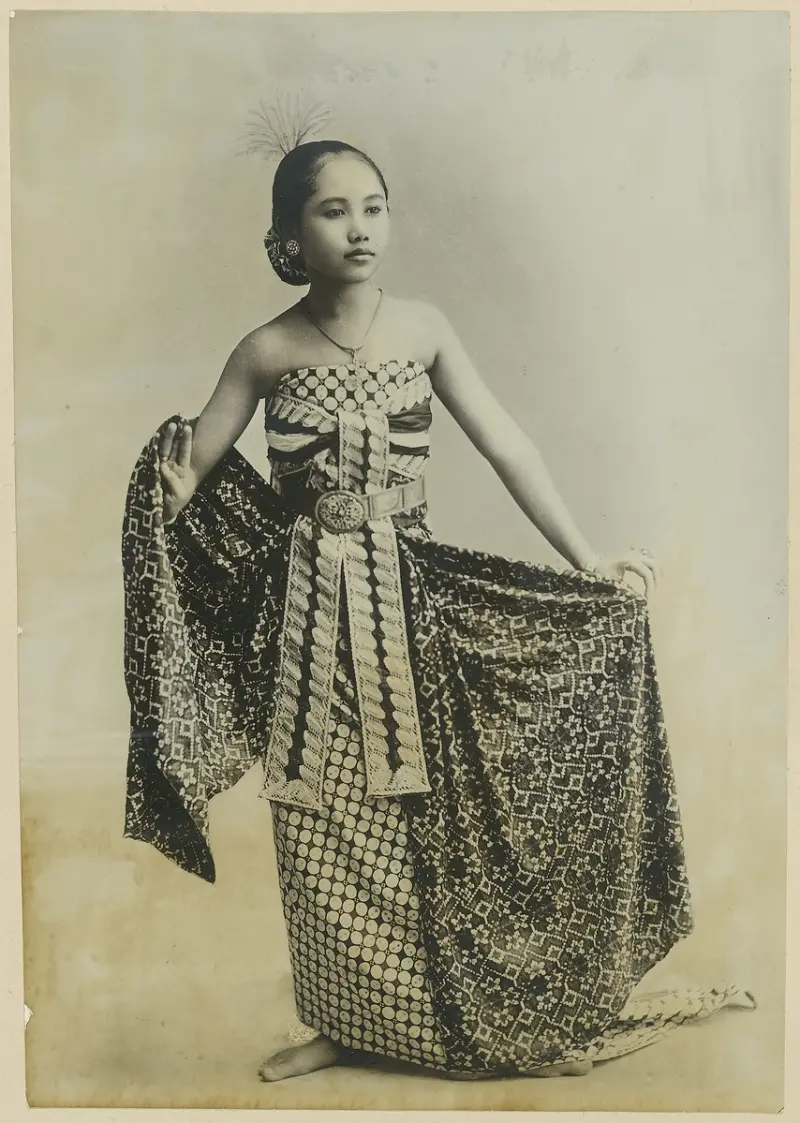 Javanese dancer in court costume