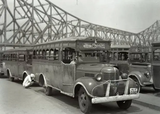 Calcutta bus stand near Howrah bridge