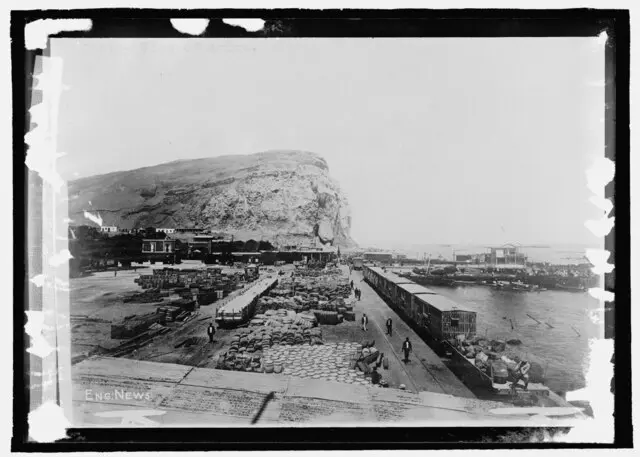 Arica y su puerto en plena actividad