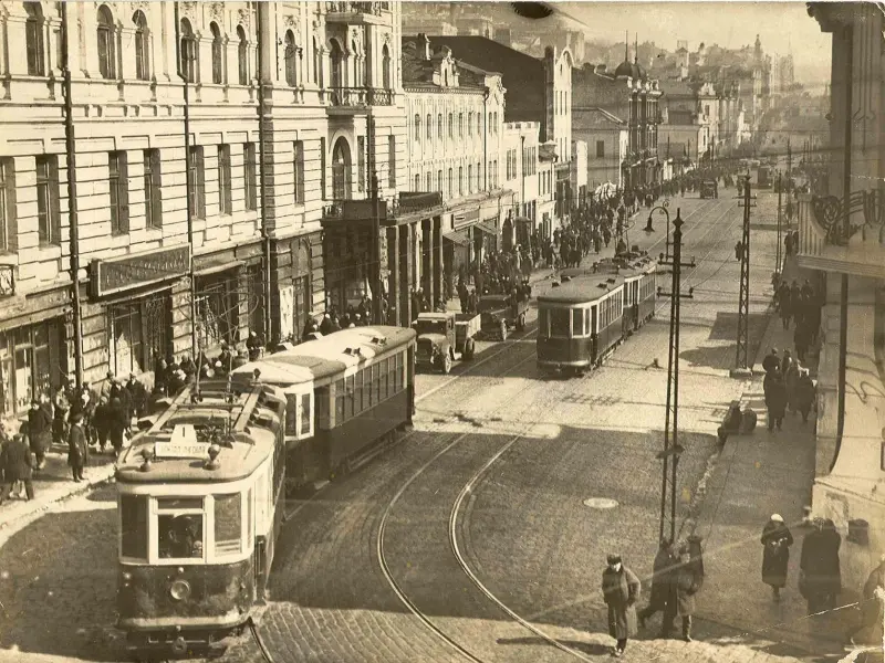 УЛИЧНАЯ СЦЕНА