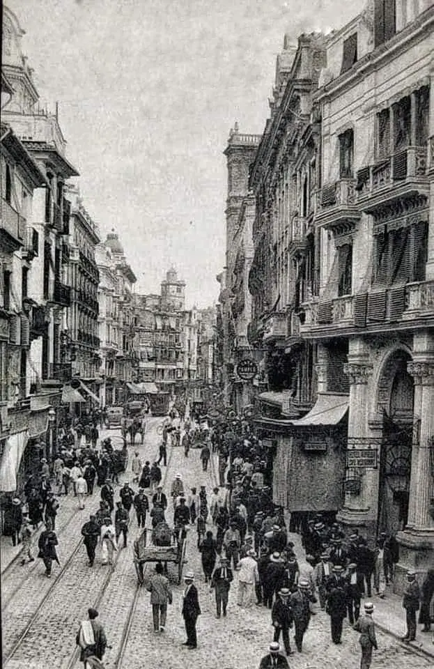 plaza de Cajeros en pleno ambiente Navideño