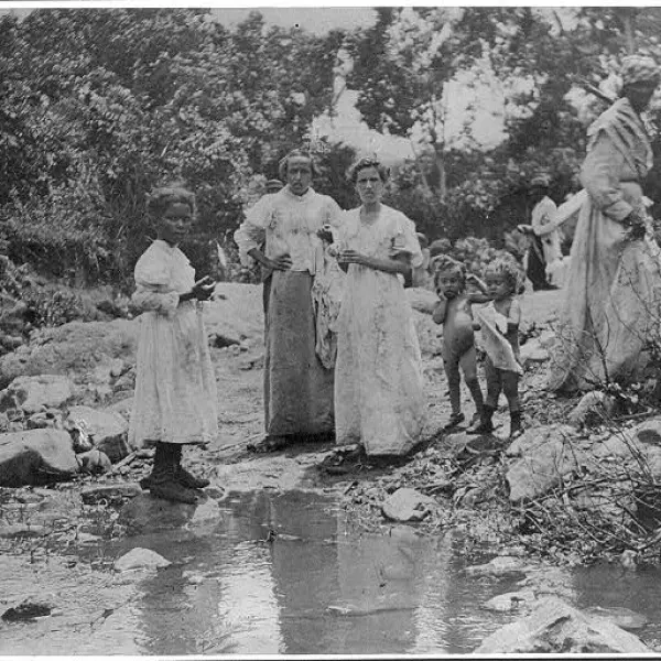 A group of Santiago refugees 