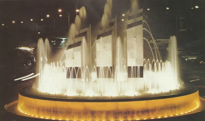 Fuente luminosa - Plaza de La Yenca