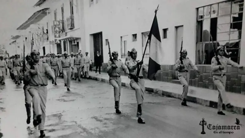 Alumnos del Colegio San Ramón en desfile escolar