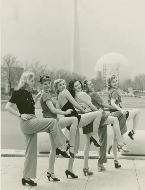 Fashionistas at the World's Fair