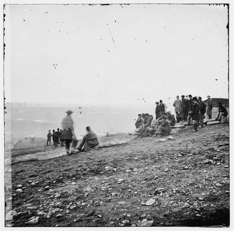 Spectators watching the fight between Hood and Thomas