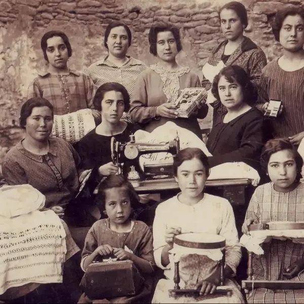 Grupo de costureras.