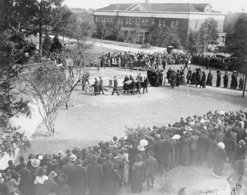 Booker T. Washington's coffin being carried to grave site
