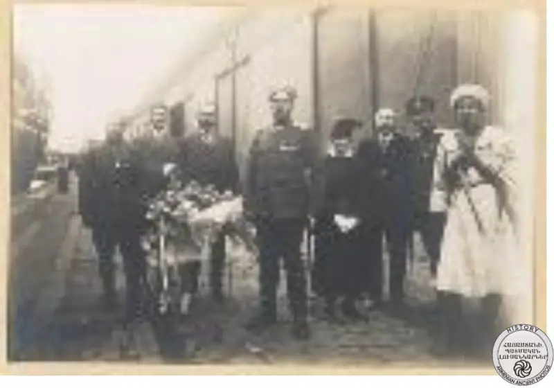 Khmbanker (Andranik is in the center)