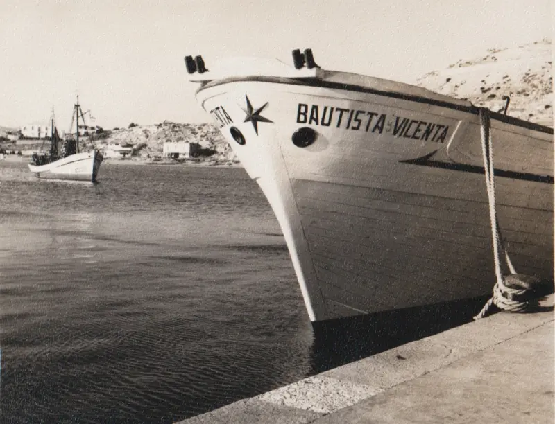 Barco de pesca llamado Bautista y Vicenta 