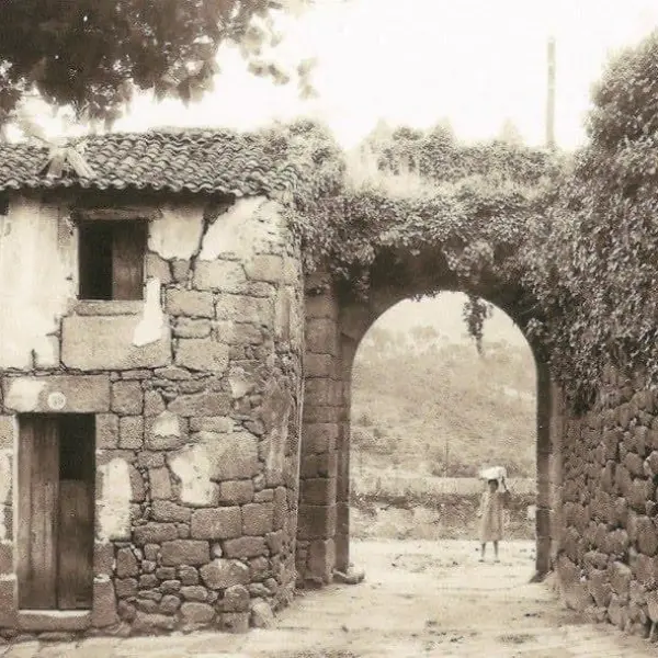 Porta da vila. 