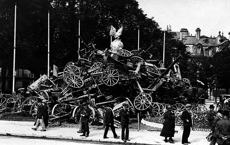 The Pyramid of Cannons