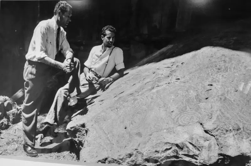 Primeras excavaciones en la Cueva de Belmaco.