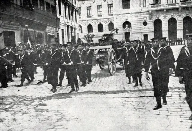 Honores de artillería para un almirante