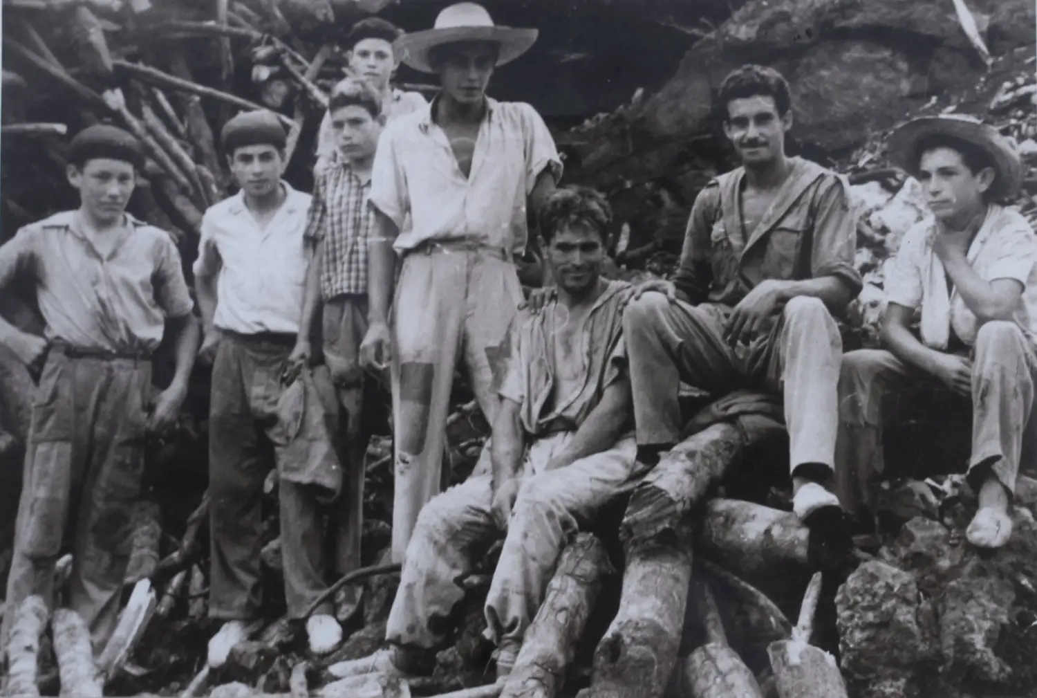 Trabajadores horno de la cal de Breña Baja