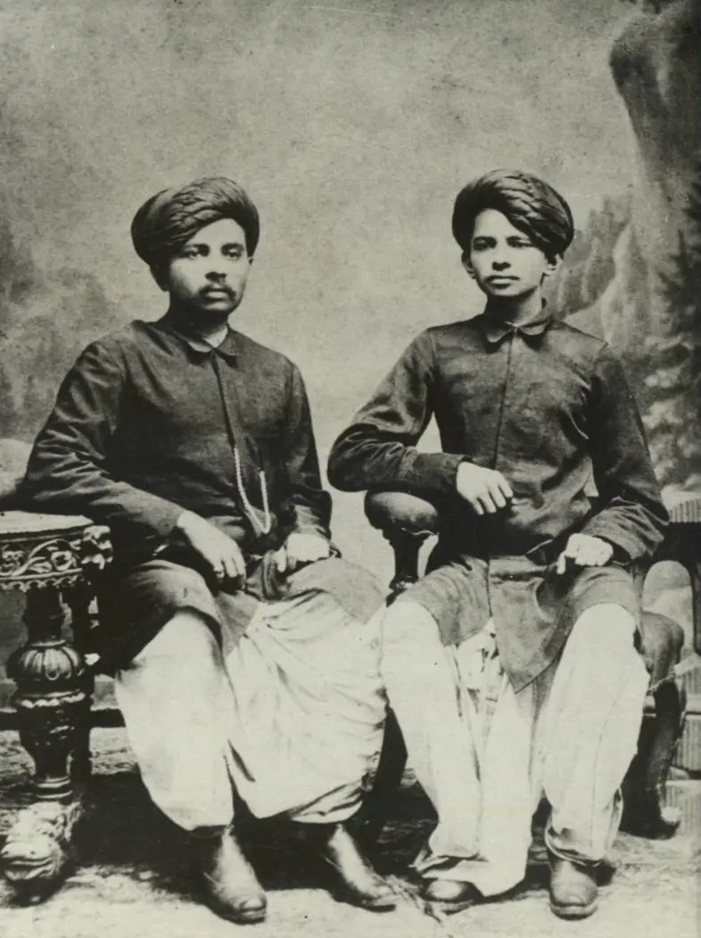 Gandhi (right) with his eldest brother Laxmidas