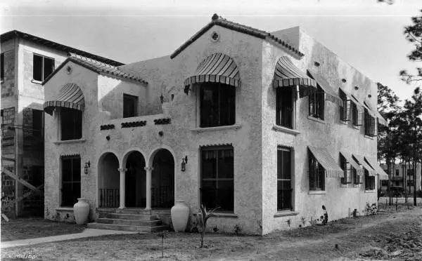 Apartment building on Sidonia Avenue