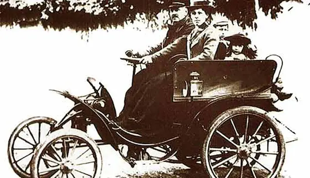 PRIMER COCHE MATRICULADO EN ESPAÑA