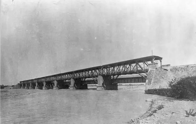 Puente ferroviario sobre el río Cachapoal