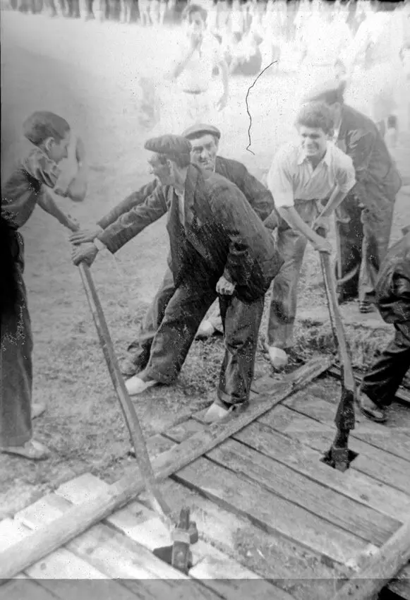 LLAVEROS DE LAS FUENTES