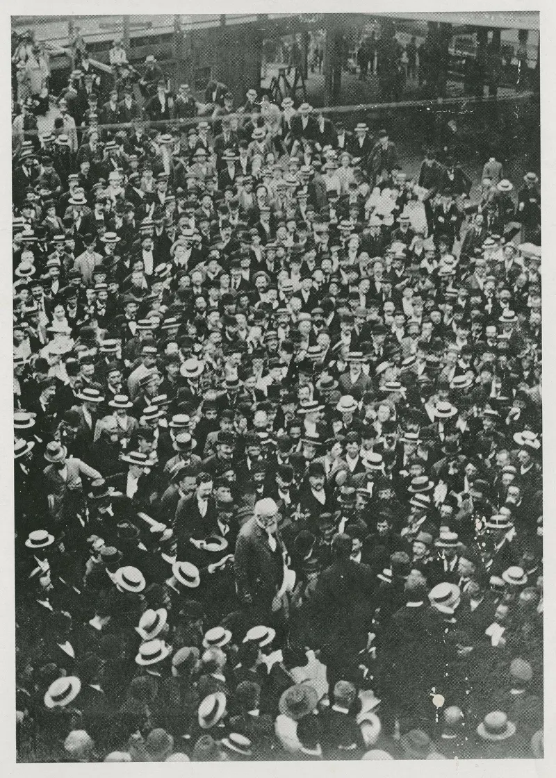 Chicago Mayor Carter Harrison Sr. delivers a speech to crowd during "American Cities Day"