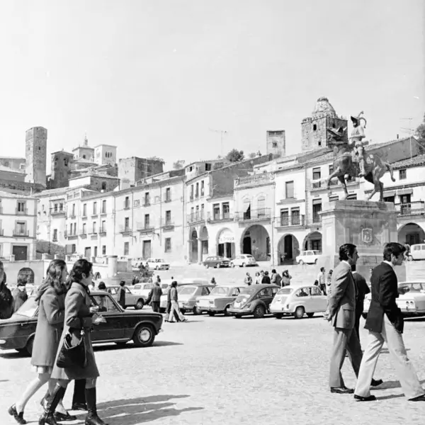Escena cotidiana en la Plaza Mayor.