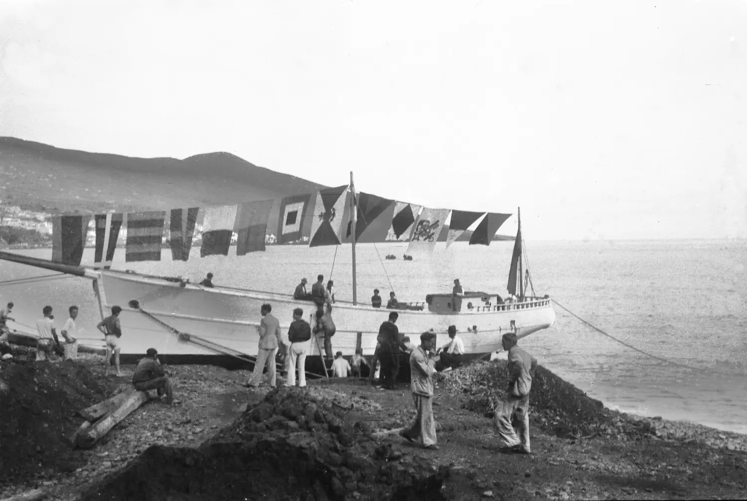 Botadura de la goleta Benahoare.