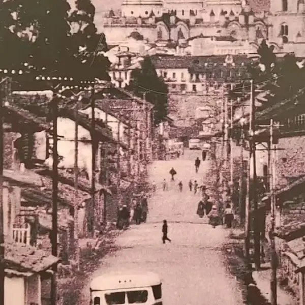 La Av. Loja.