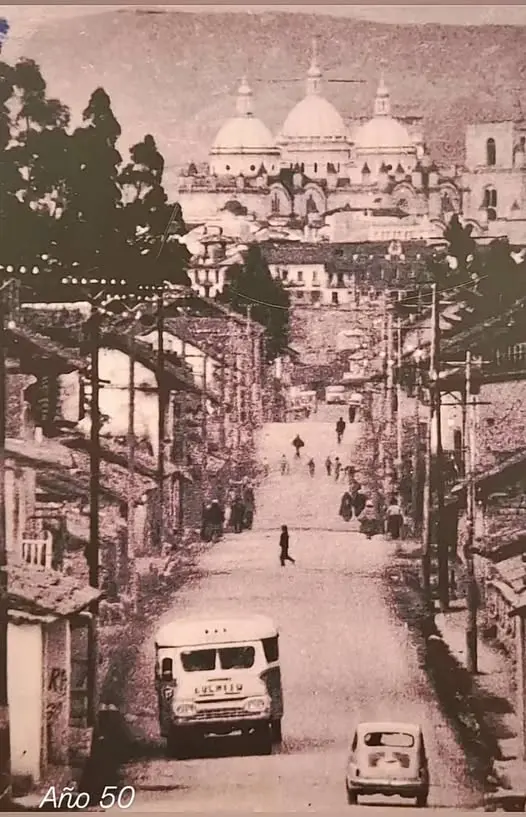 La Av. Loja.