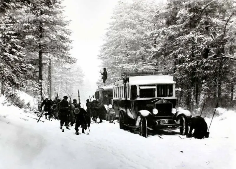 Llegada de esquiadores