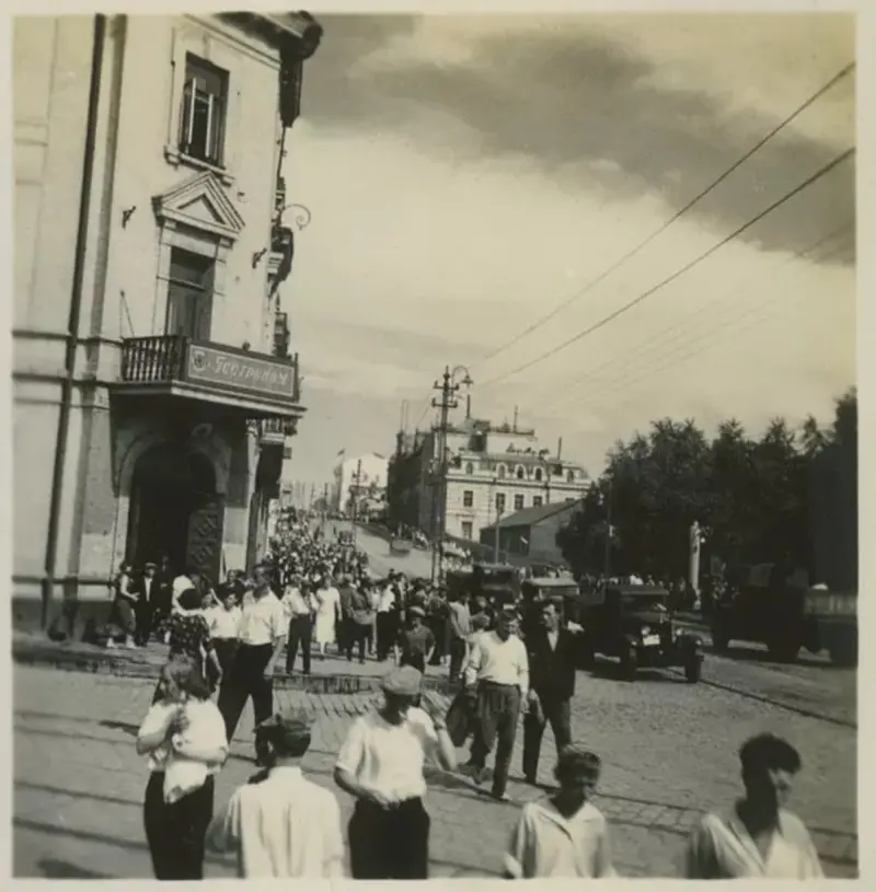 Гастроном на перекрестке