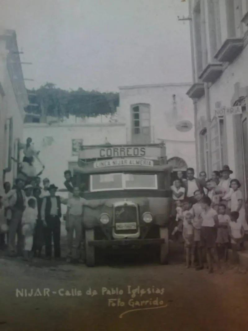 El primer coche de línea