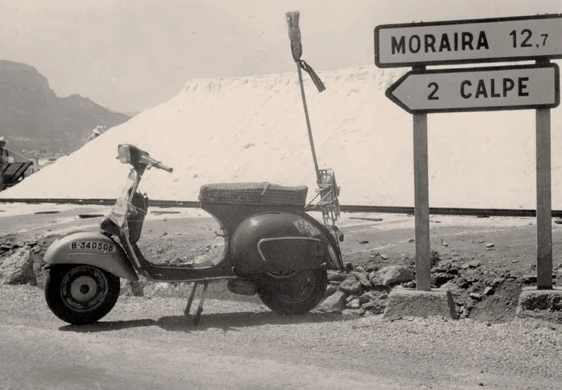 Una moto Vespa